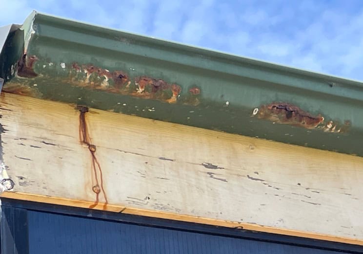 Rusted gutter pic